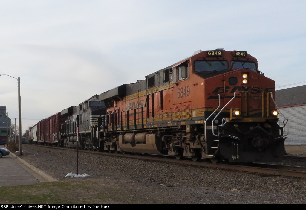 BNSF 6849 East